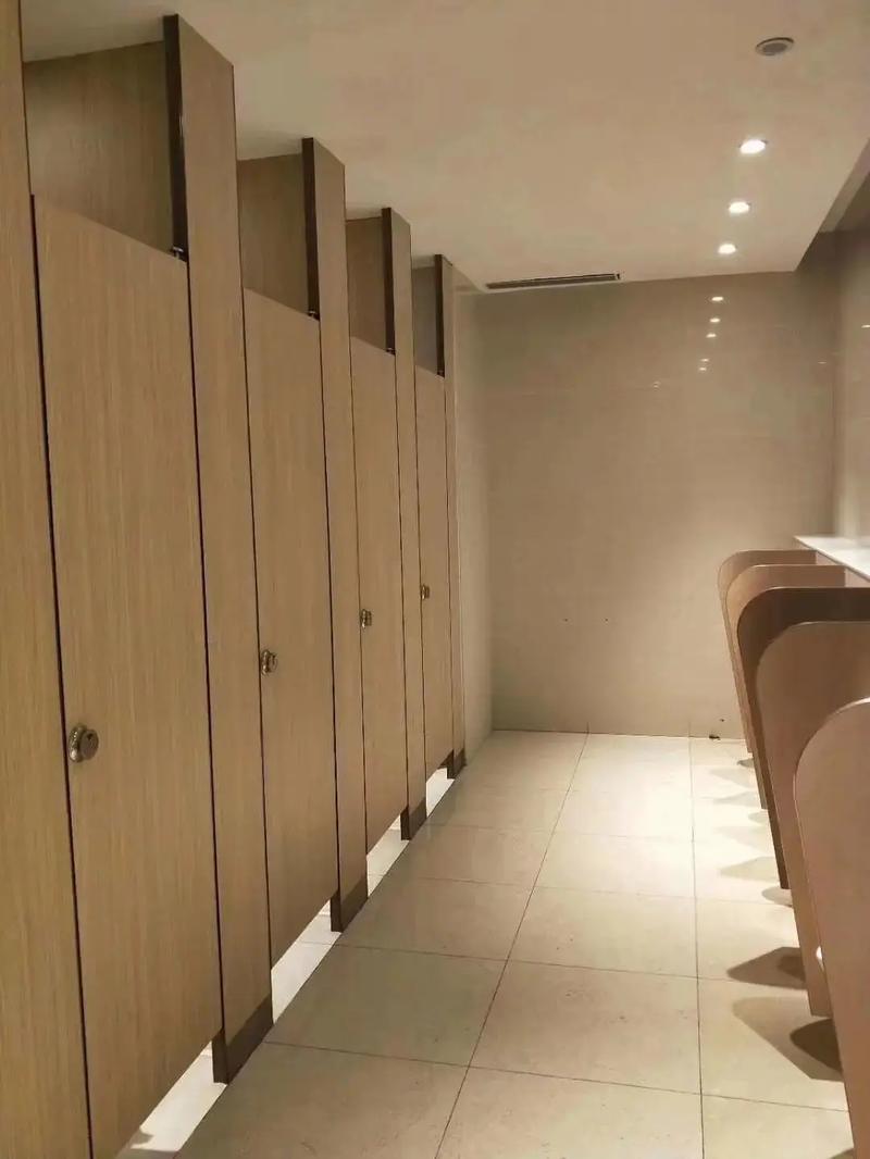 新鄉(xiāng)恒屹建材 專(zhuān)業(yè)抗倍特板衛(wèi)生間隔斷供應(yīng)商